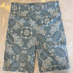 NEW Lularoe BIKER Ribbed Shorts MEDIUM Beautiful Baby Blue White Floral